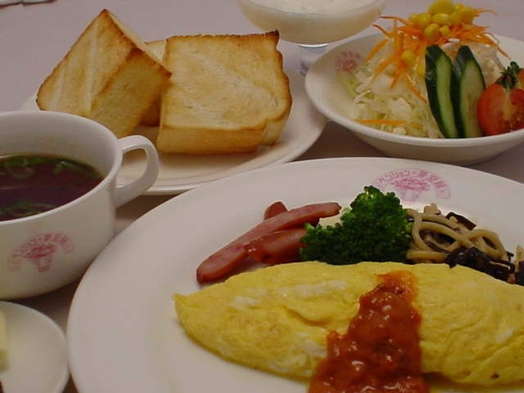 ★朝食付】禁煙★１０品の彩り綺麗な料理ともちもちパンは見逃せないメニュープラン